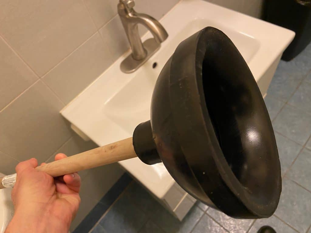 How to Plunge a Toilet or a Sink (sink plunger vs. toilet plunger) 